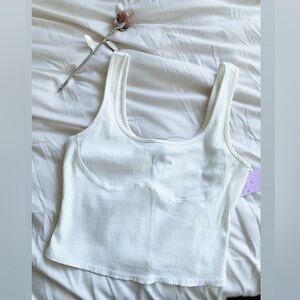 Elegant White Ribbed Tank Top 🥀